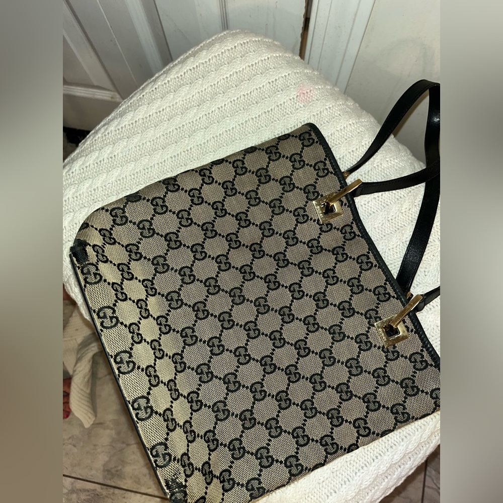 Gucci Monogram Vintage Bucket Bag - Picture 14 of 15